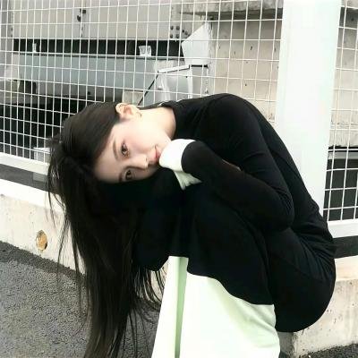 独家爆料：当红小花与前任深夜同框，后援会发声明，前后半年